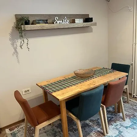 Parliament Free Parking Apartment