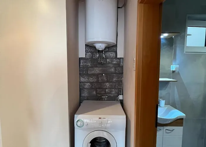 Parliament Free Parking Apartman